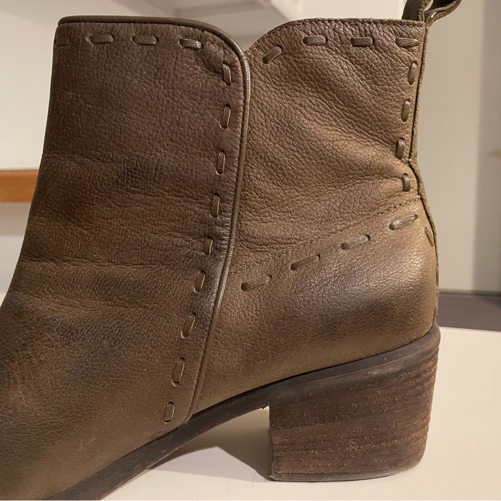 DONALD PLINER ankle boots